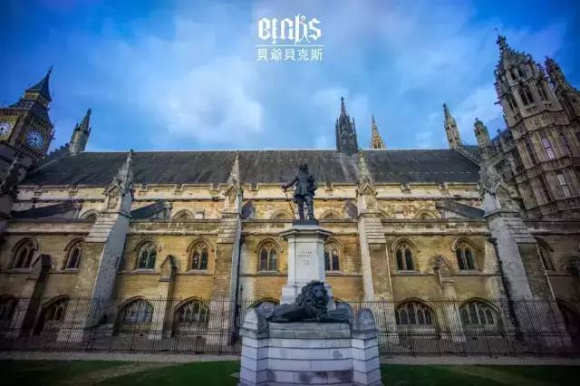 小编写完这条微信就请假去英国了，老板，这是我离英国最近的时刻