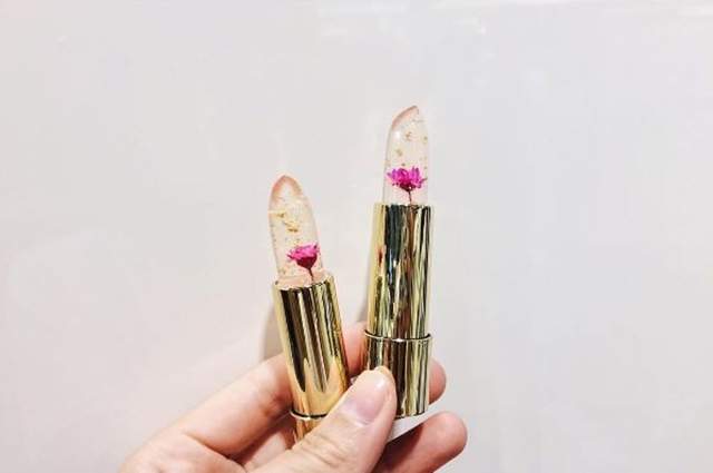 网络爆*K红**ailijumei果冻口红,这朵花就是点睛之笔!