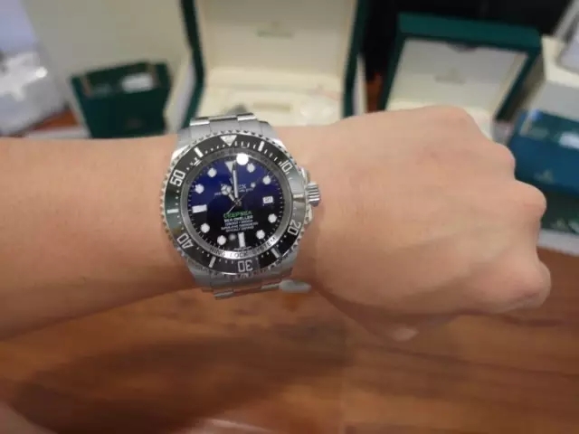 为什么买劳力士的人感觉是土豪 (一年之内连买三块劳力士什么水平)