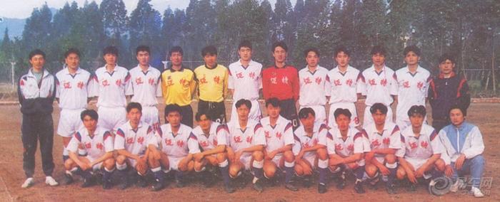 江苏堪称“足坛坚挺帝”!唯一一支连降两级还重返顶级联赛的球队