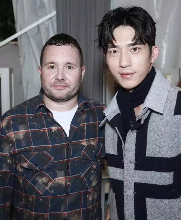 井柏然男装周放大招这美少女战士同款刘海可不是闹的