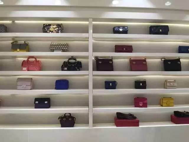 天津自贸区进口直营店,天津现在开了几个商场