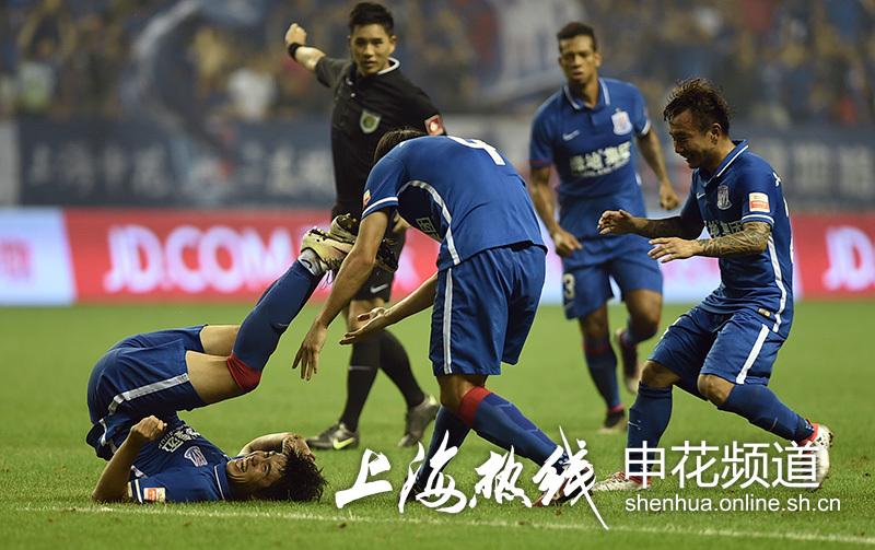 这一次是真的！李建滨收获首球跪地激情庆祝献飞吻送娇妻