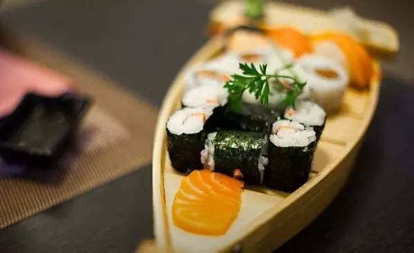 现在开饭馆每个月收入多少,为什么开饭店很难赚钱