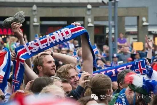 足足输了50年球的捕鱼小国，靠一支鲜肉神勇足球队玩起了满世界圈粉运动~