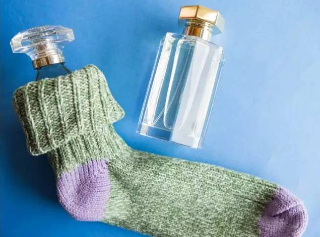 旧袜子不要扔冬天不用怕冻手了,旧袜子丢了是什么征兆