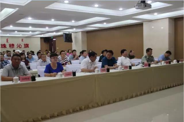 东乌旗各族干部群众收听收看庆祝中国*产党共**成立95周年大会实况