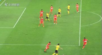 他是职业足球赢家,教练喜欢的多面手,攻防兼备成恒大中场发动机