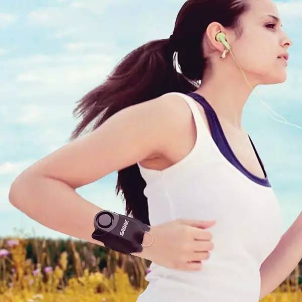 戴上它，女性跑者再也不用担心夜跑被*狼色**盯上了