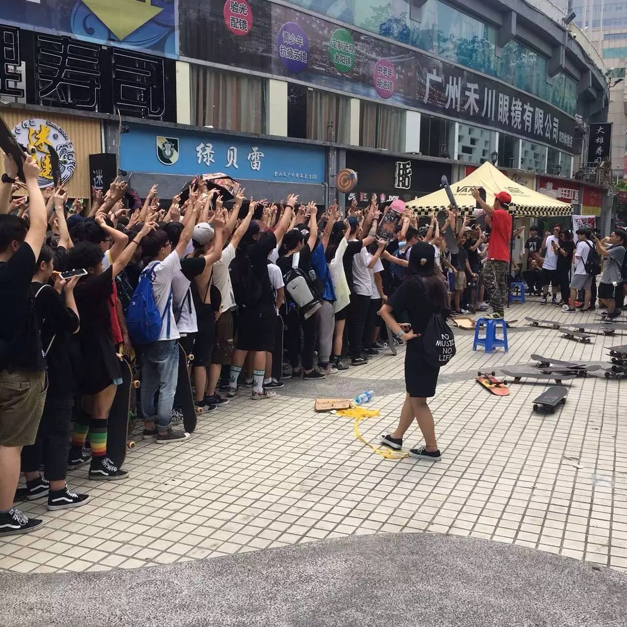 madness水原希子t恤,水原希子纽约时装周