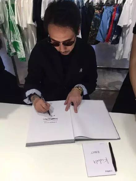 madness水原希子t恤,水原希子纽约时装周