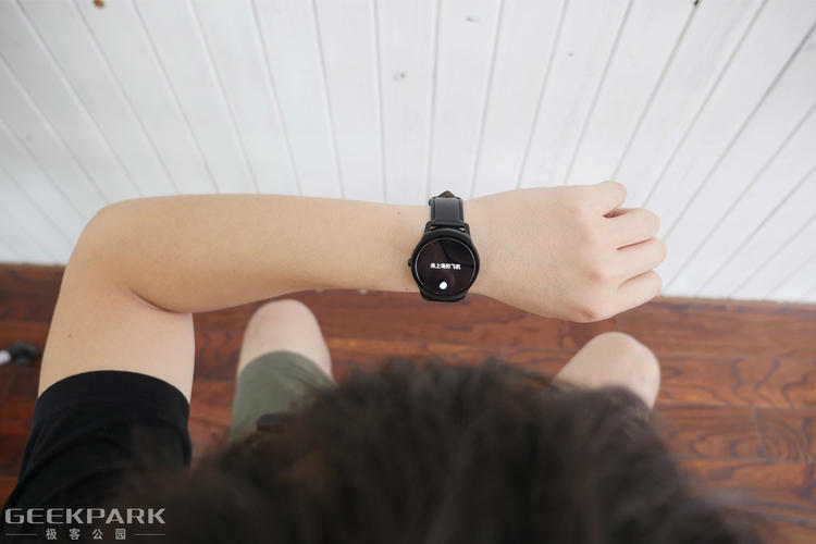 智能手表现在为什么都一个样子,绕两圈表带的智能手表