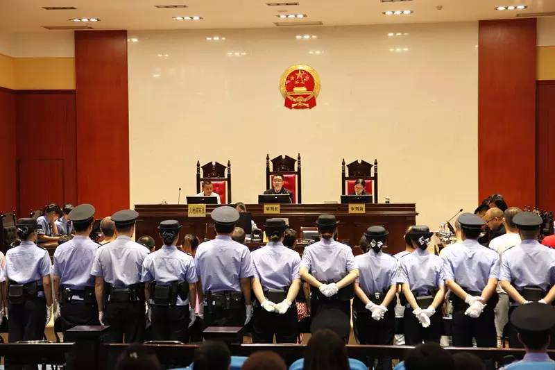 柳州市组织卖淫案,警方发现七人窝点卖淫