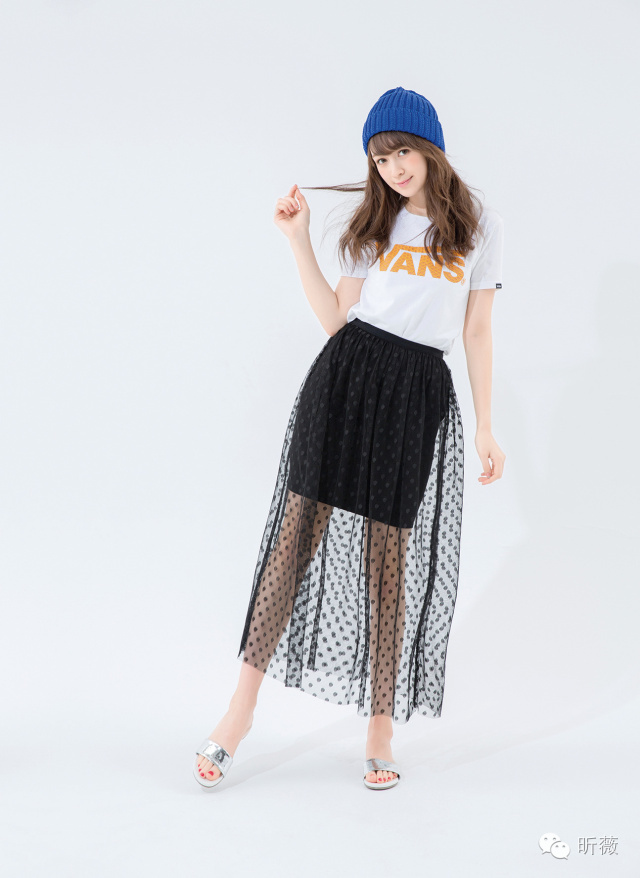 满大街的一排扣子是怎么回事？！