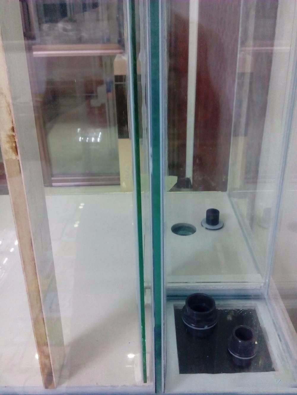 没养鱼有油膜,没养鱼只是在岸上走