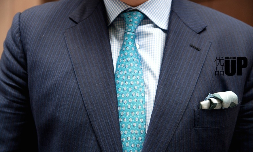 是时候该羡慕一下男士风尚传统了,毕竟绅士们连领带都可以定制