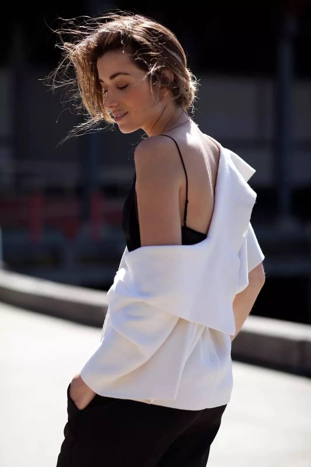 为什么我们穿很多衣服都不奇怪,为什么我们天天都要穿红色的衣服