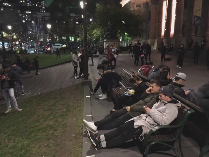 在家里玩pokemongo,现在还能玩pokemongo