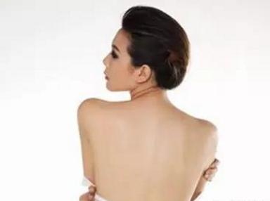 背部长痘怎么办严打背部暗疮有五招!