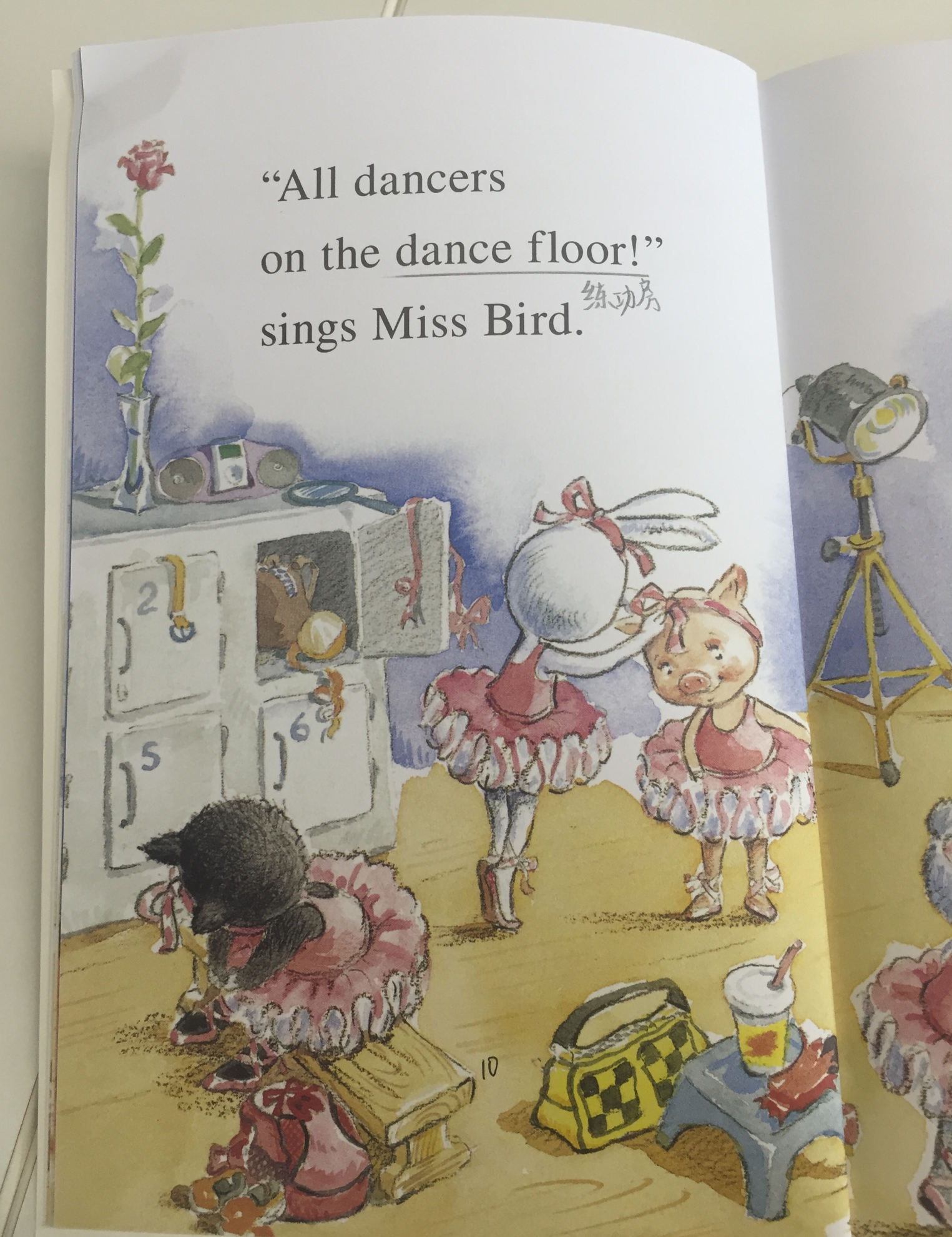 跟小猫Mia绘本学跳舞相关的英文,服装、舞蹈动作应有尽有