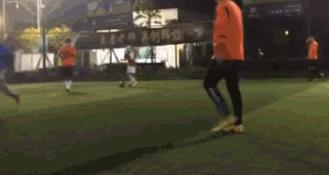 鹿晗踢球水平怎样,鹿晗足球在娱乐圈是什么水平