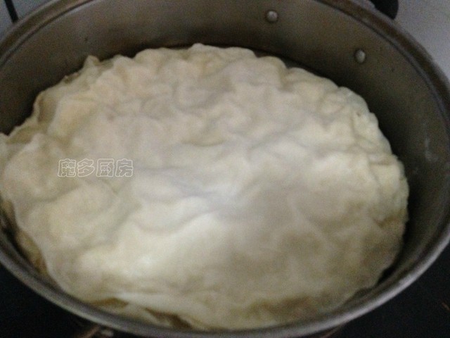 这个馍薄如纸，却筋道美味，在我家它和土豆丝是标配，全家都爱吃