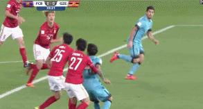 邹正断腿阿尔维斯怎么处理的,邹正断腿巴萨球员去医院探望