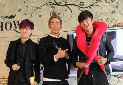 《太子妃》挂了，绿王上线，n年前上康熙时，他和小s。。。。