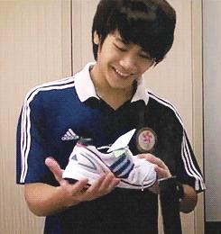 一个韩国出道的香港boy，为什么可以赢尽所有大咖的喜爱