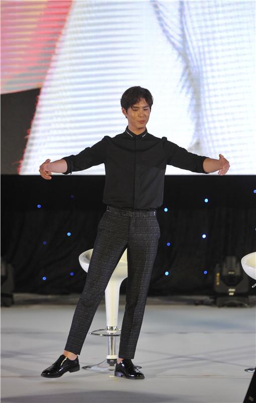 韩娱：宋仲基朴宝剑李钟硕金宇彬宋慧乔韩流巨星有这些逆天才艺