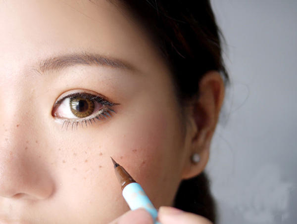 脸上长雀斑有损“面子工程”，民间偏方帮你回归颜值