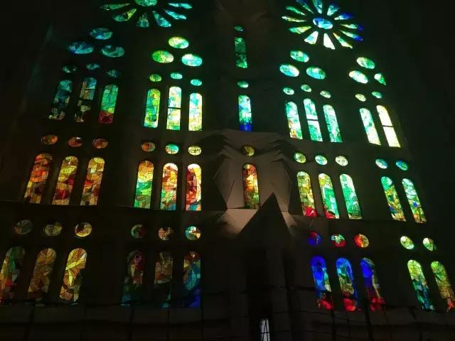 西班牙巴塞罗那自由行热门攻略,西班牙怎么玩