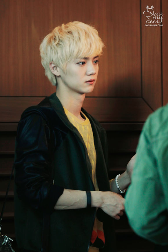 鹿晗巅峰时期有多夸张高街穿搭,鹿晗早期惊艳足球服照