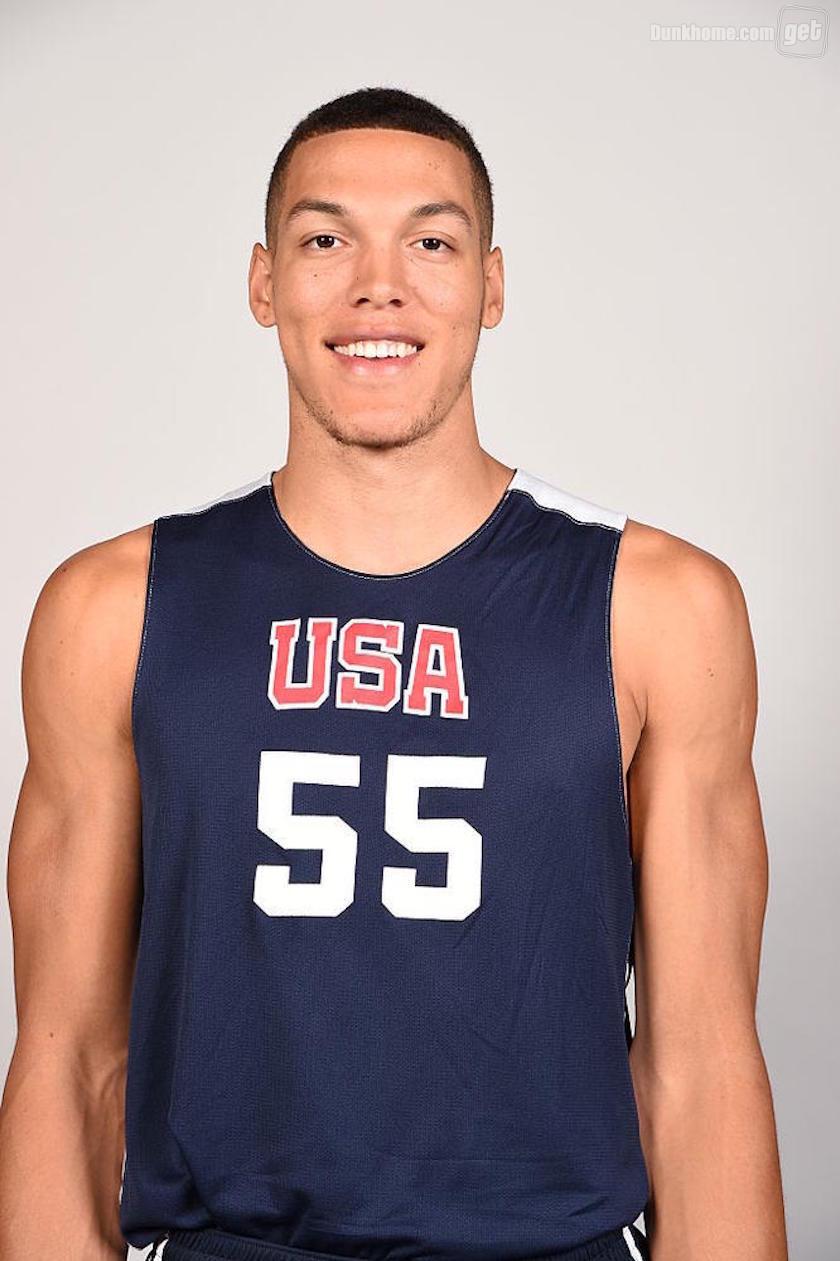 新星收集器！美国男篮选拔队定妆照公布