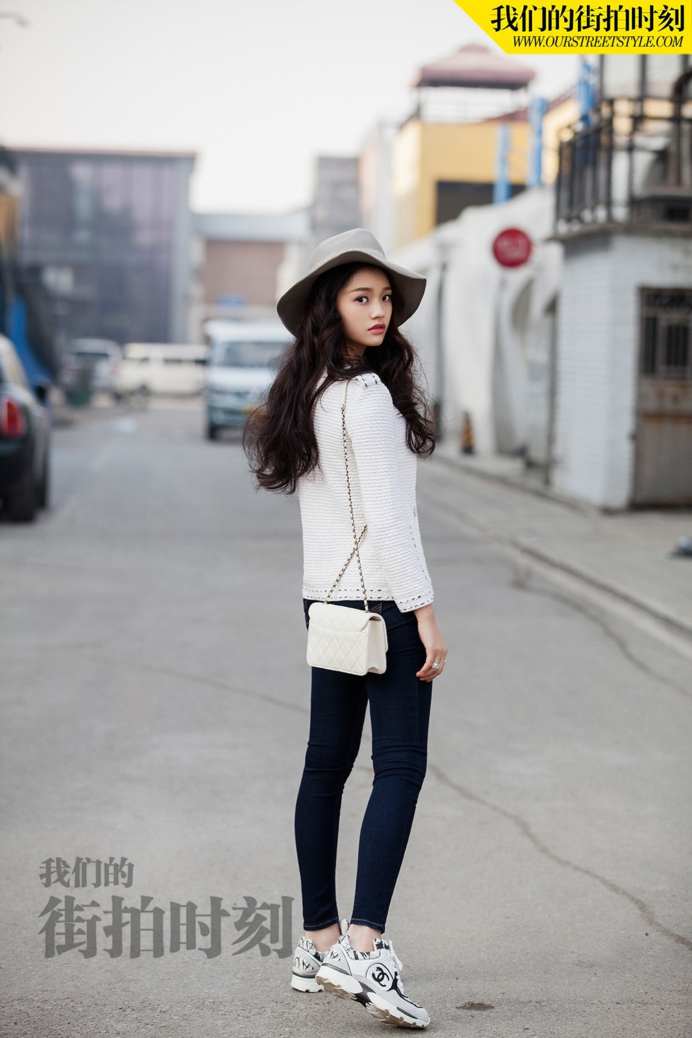 今天接着送钻石2016年美腻的街拍编辑们要带领大家成为穿衣高手！