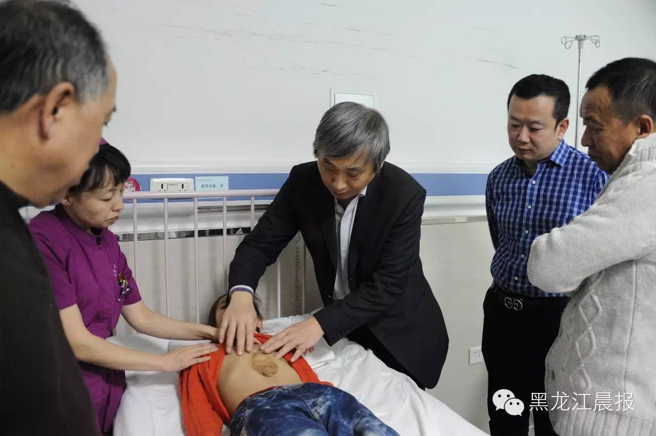 心脏长在肚子里的小女孩做手术,女孩心脏长在肚子上怎么办