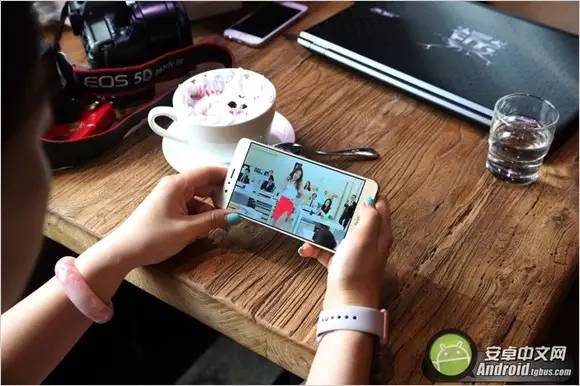 vr2k屏手机,荣耀v8的vr视频