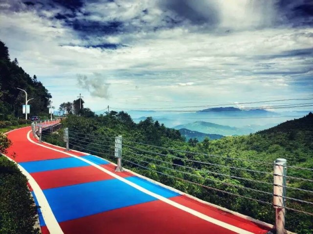 天赐“凉”机雍山谷夏季温度23℃