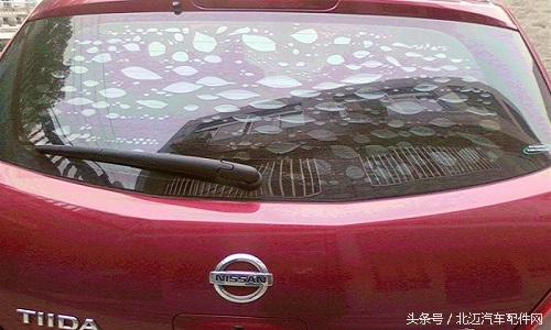 汽车贴膜后有气泡是怎么回事,汽车玻璃贴膜有气泡怎么办