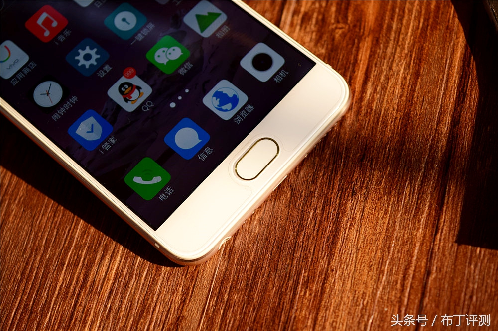 vivox71600万柔光双摄,vivox7拍照效果