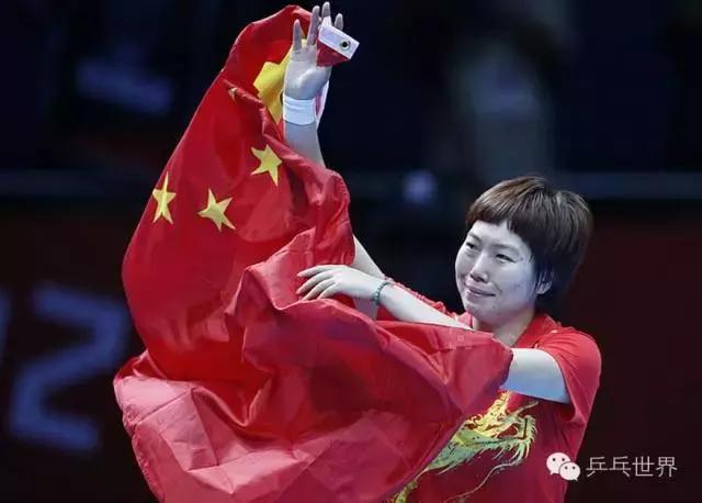 张继科和张怡宁,张继科亲奖杯的视频