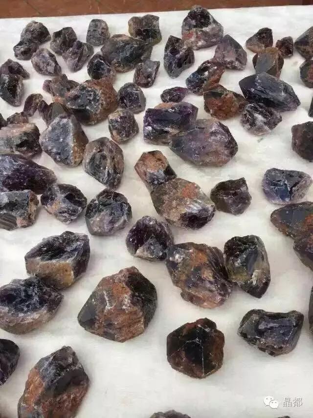 水晶品种大全图解,紫水晶品种