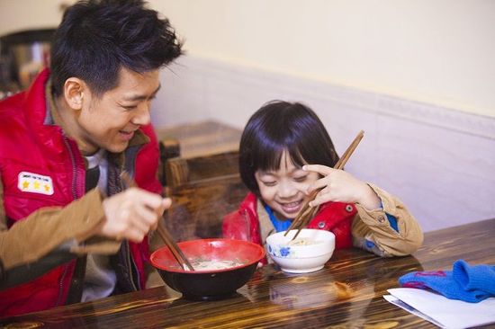 一学期砸25万上幼儿园，盘点那些贵的肝颤的学校，他女儿在里面