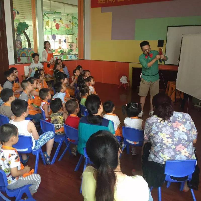 凯文叔叔带他的绘本互动魔术剧《点点点》来苏州天才宝贝啦！