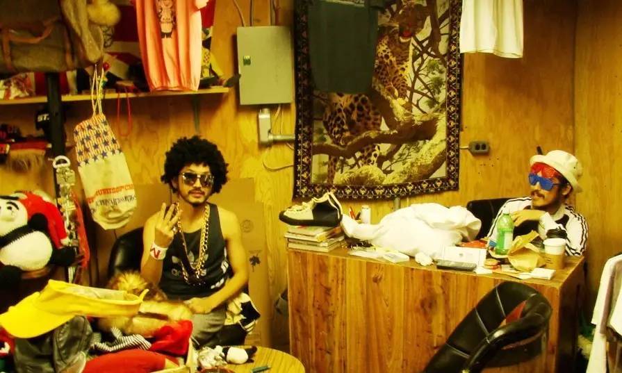 上千块的PALACE、GOSHA复古风单品,这店只需几分之一