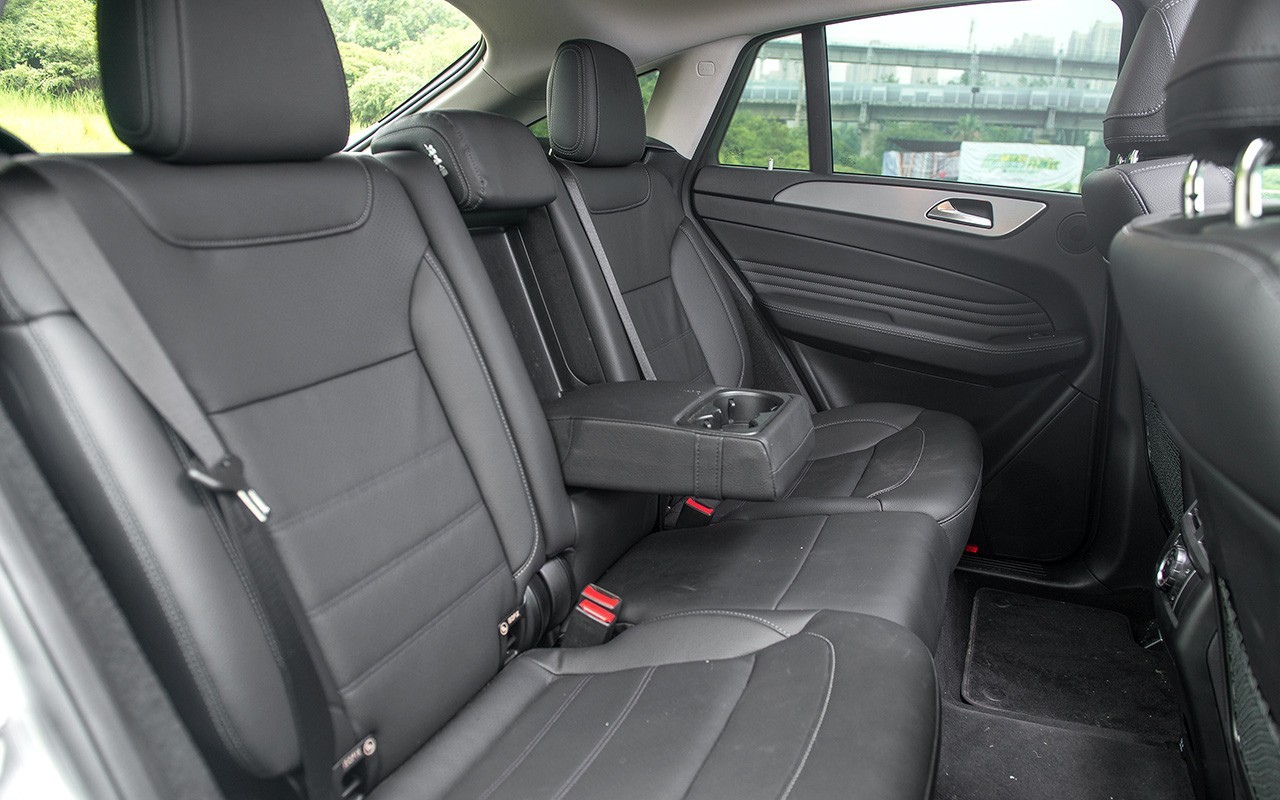 2022款奔驰gle450试驾视频,2024款奔驰gle400试驾测评