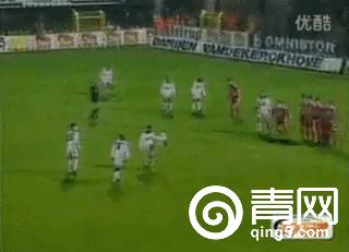 足球gif经典配合,gif足球射门