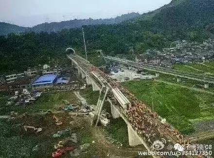 今年临夏州旅游总收入达20亿元;孕妇睡楼道6天6夜;标识指反临夏高速闹笑话