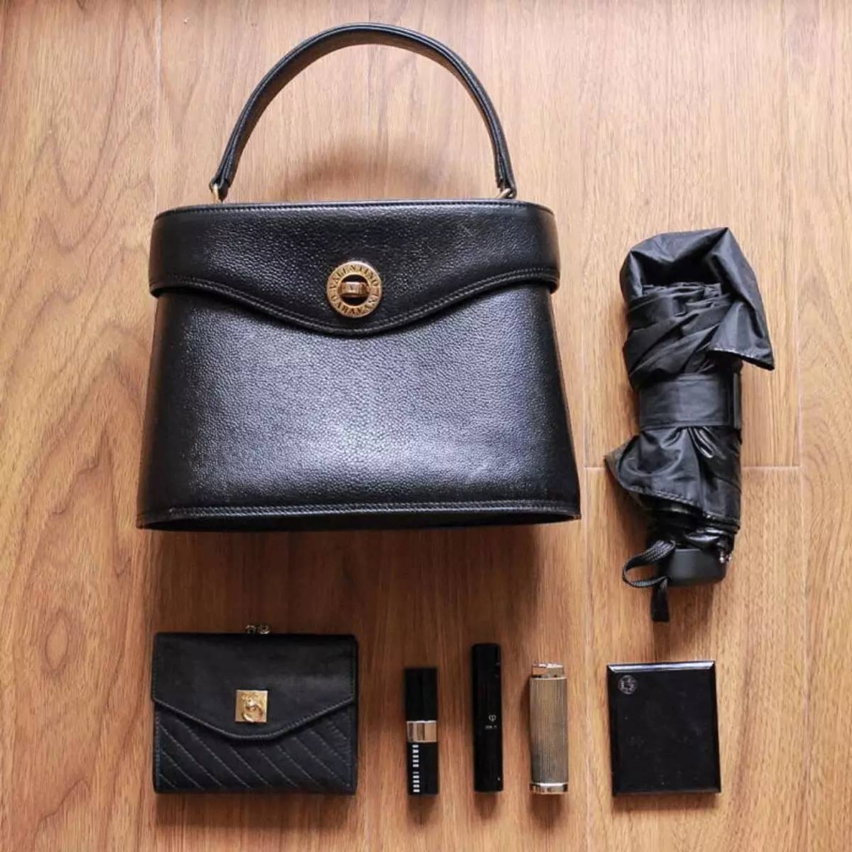 粉丝寄来了一箱包包,粉丝发来的包裹