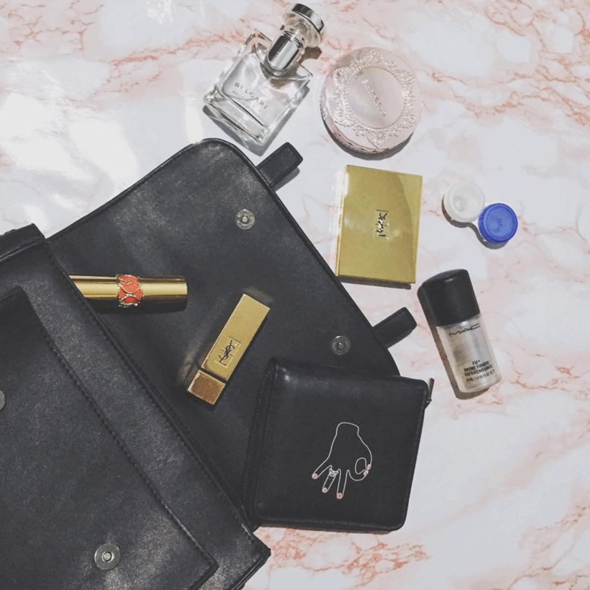 粉丝寄来了一箱包包,粉丝发来的包裹